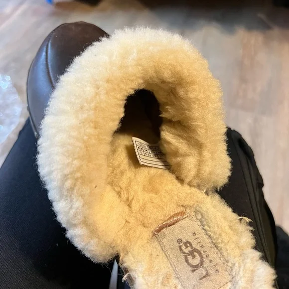 UGG Clogs - Picture 5 of 11